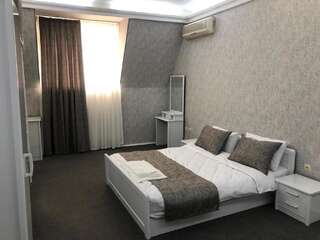 Апарт-отели Nizami street hotel apartment Баку Номер Делюкс с кроватью размера «queen-size»-6